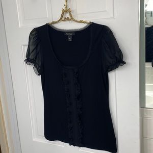 Black and white store medium top very good condition
